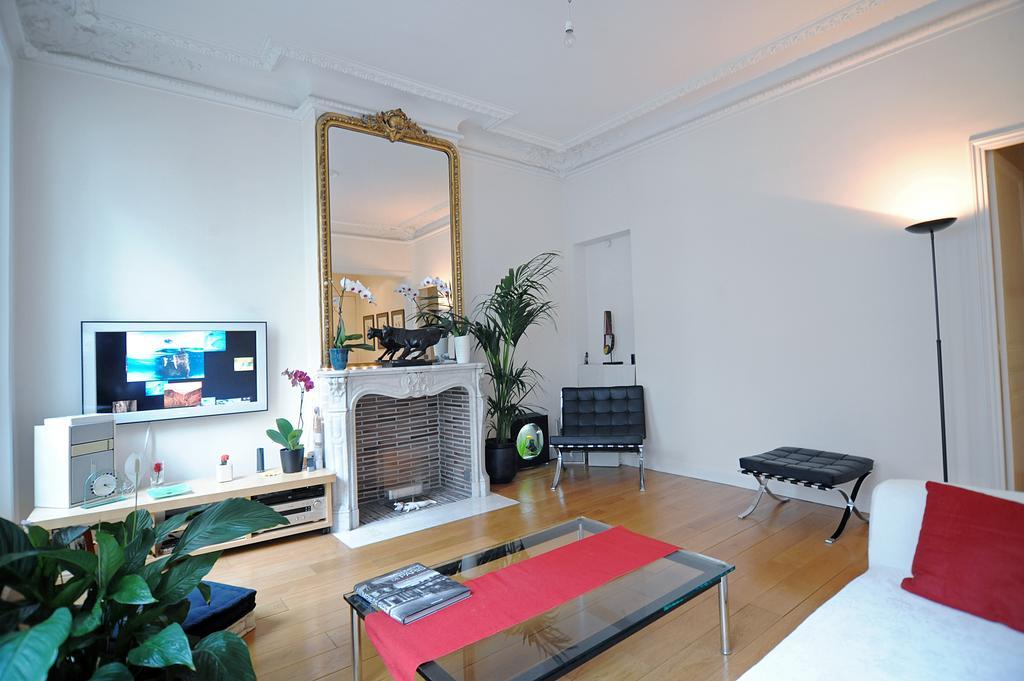 Champs Elysees Homestay - Air Conditioning Paris Room photo